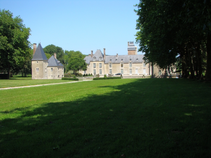Chateau de Maisons 14400 ancienne propriété du Baron Gérard, aujourd'hui au patrimoine de la famille d'Harcourt