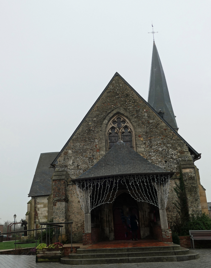 L'entrée de l'église - Moyaux