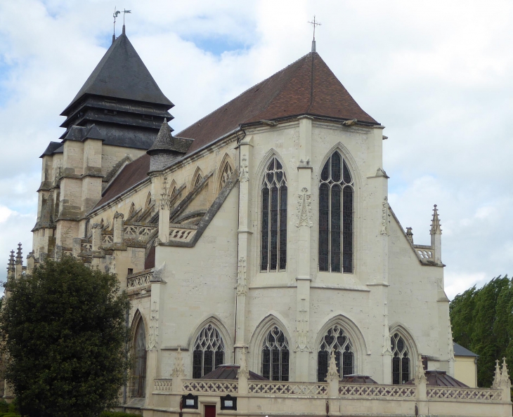 Derrière l'église - Pont-l'Évêque