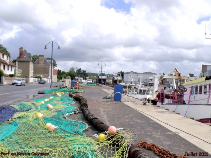 Port de pêche filets de chaluts en réparation - Port-en-Bessin-Huppain