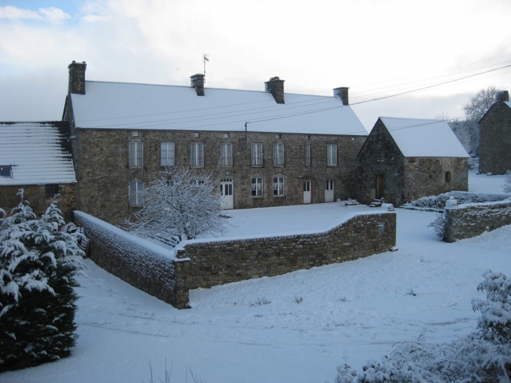 La Guéranderie et sa Chapelle sous la neige - Besneville