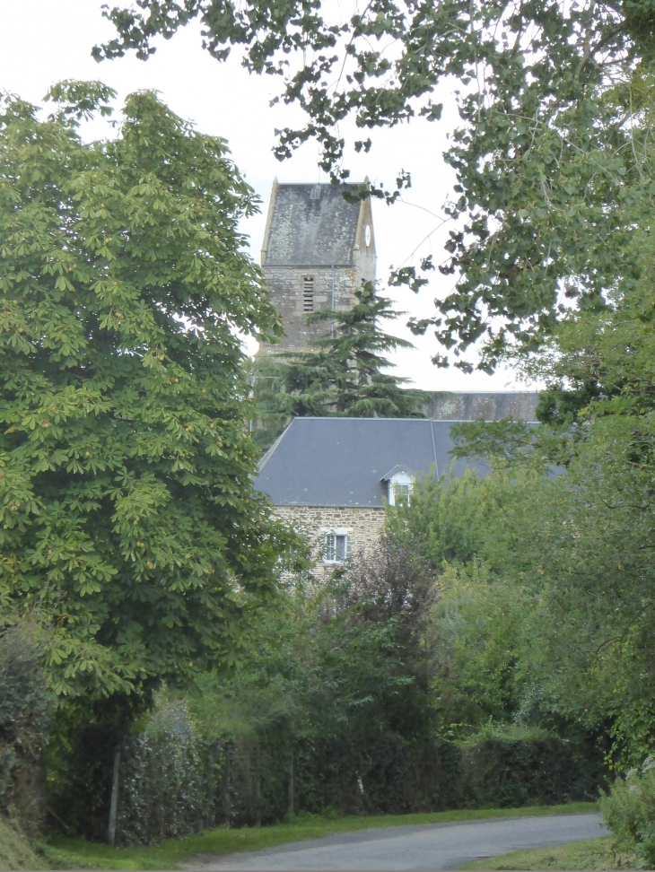 Vers l'église - Guilberville