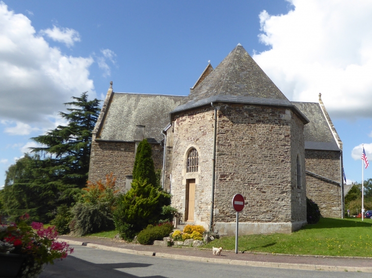 Derrière l'église - Guilberville