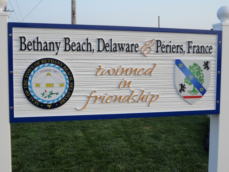 Panneau de notre ville soeur à Bethany Beach Delaware, USA - Périers