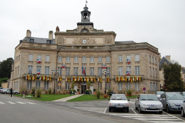 L'Hotel de ville d'ALENCON - Alençon
