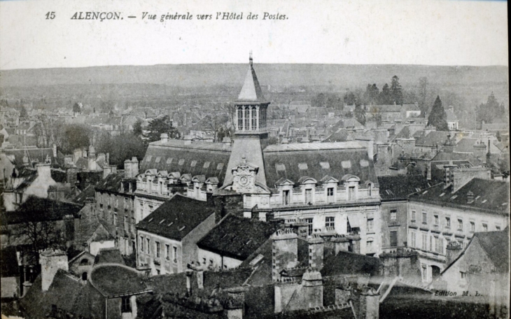 Vue générale vers l'Hôtel des Postes, vers 1919 (carte postale ancienne). - Alençon