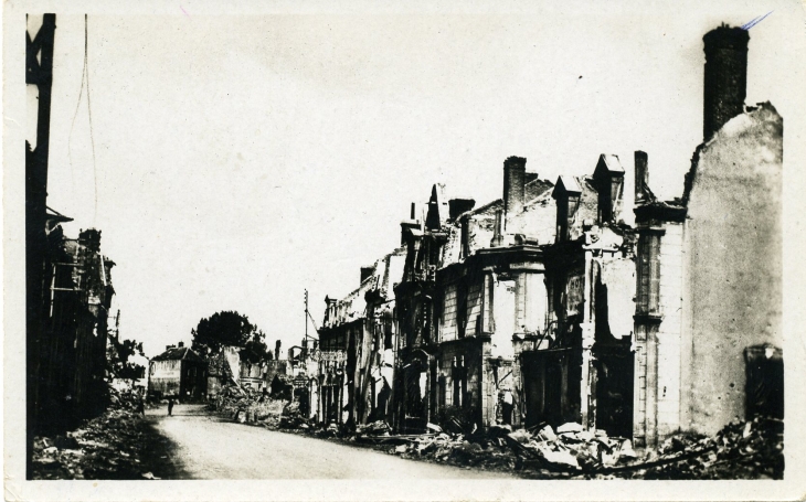 Boulevard Carnot après les bombardements (guerre 39-45) - Argentan