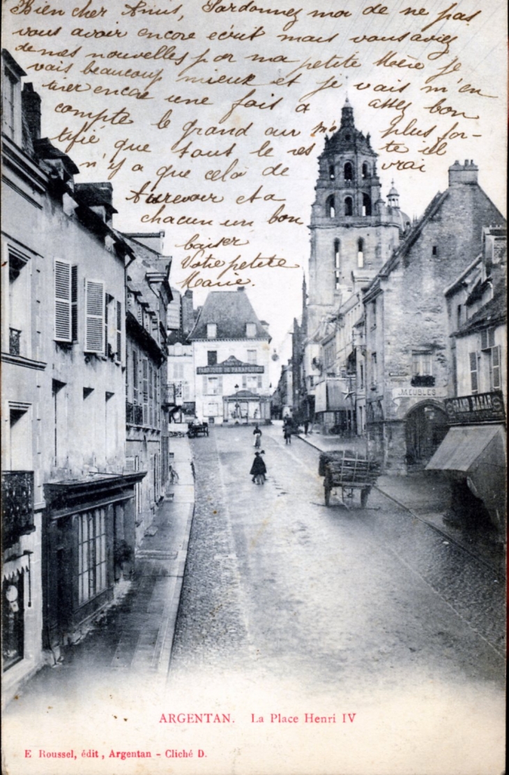 La Place Henri IV, vers 1903 (carte postale ancienne). - Argentan