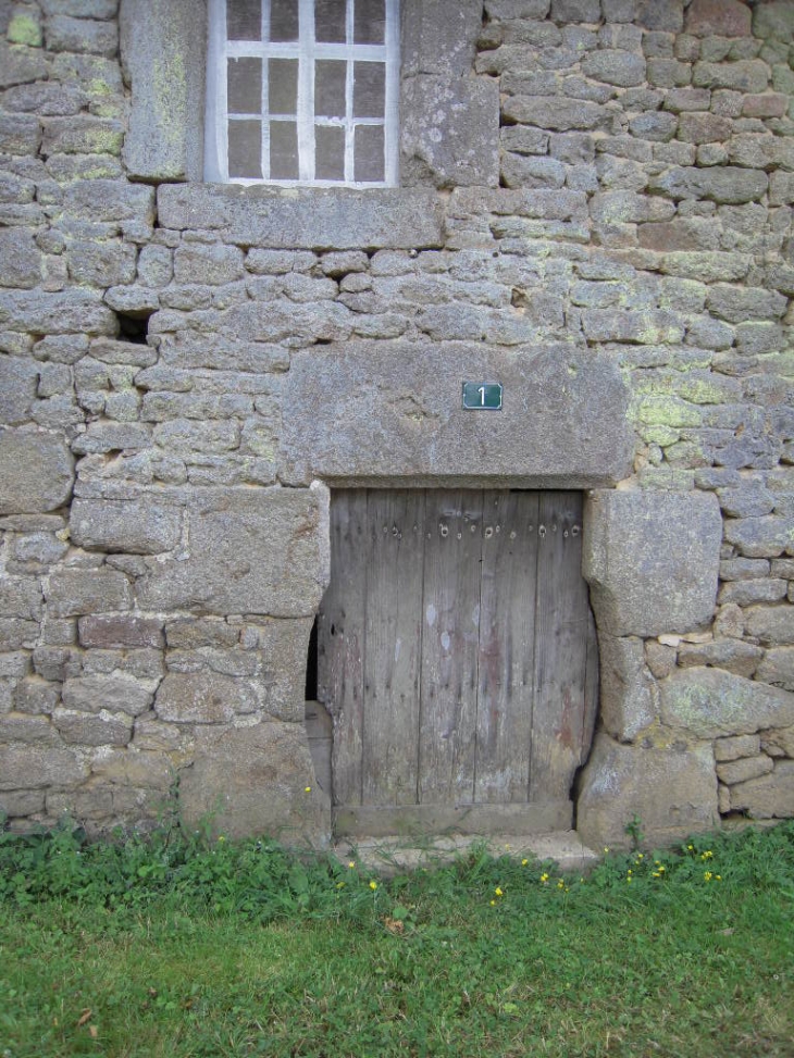 La porte aux tonneaux au baux - Durcet