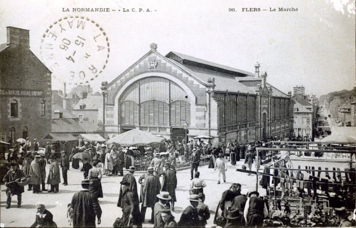 Le Marché, vers 1905 (carte postale ancienne). - Flers