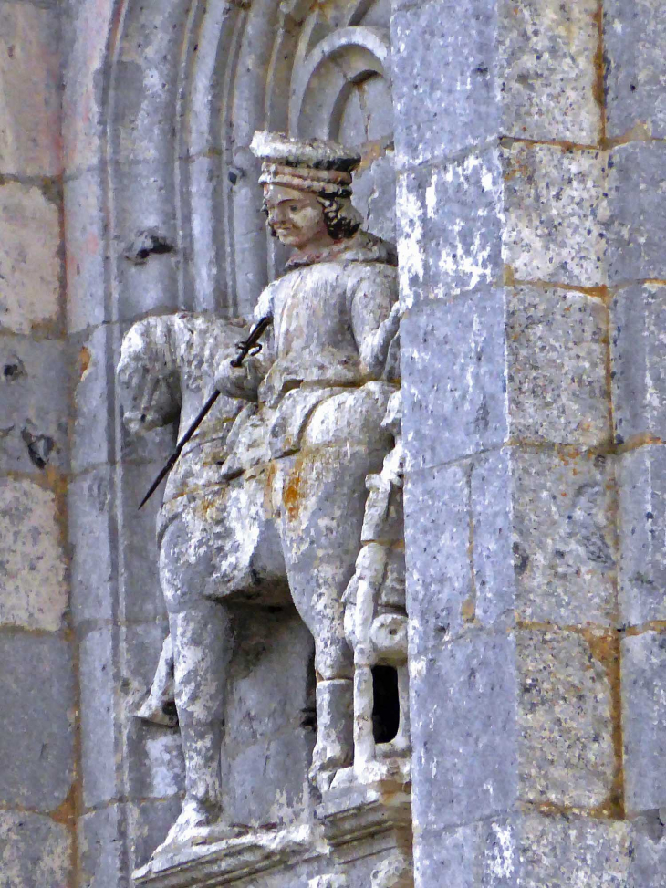 Le bas relief de l'église : Saint Martin à cheval - Loisail