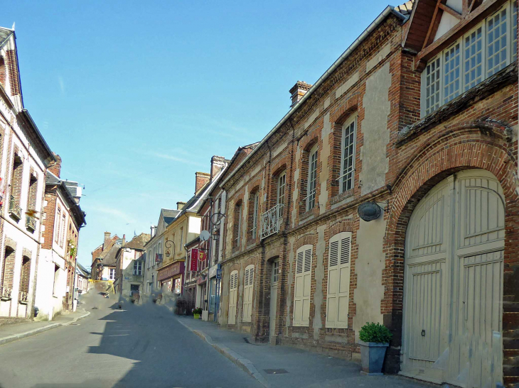 La rue principale - Moulins-la-Marche