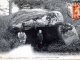 Fresnay-le-Buffard - Le Dolmen dit la pierre aux bigne, vers 1910 (carte postale ancienne).
