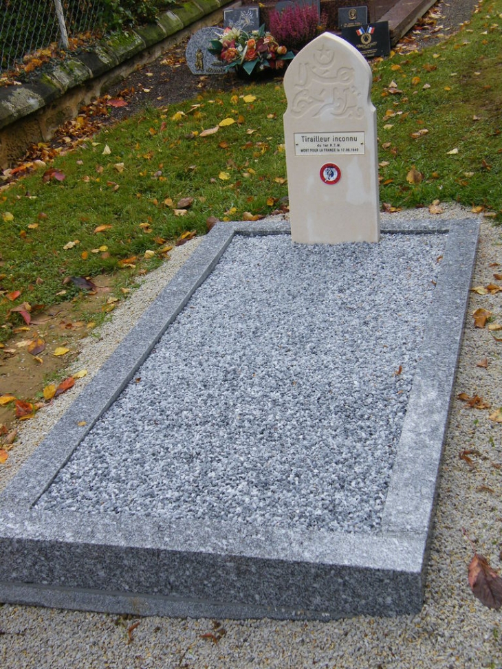 Tombe du soldat inconnu - Saint-Brice-sous-Rânes