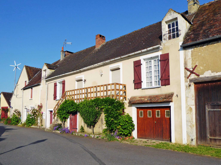 Maisons du village - Saint-Ouen-de-la-Cour