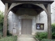 l'entrée de l'église