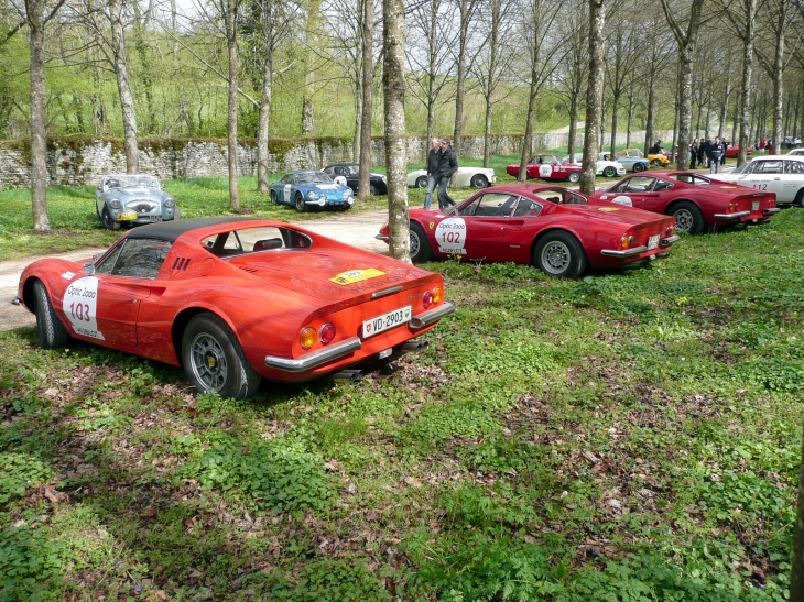 Tour Auto 2014 au château Bussy Rabutin -Dino Ferrari 246 GT - Bussy-le-Grand