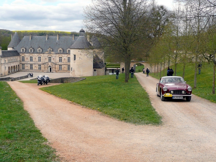 Tour Auto 2014 au château Bussy Rabutin -Ferrari 250 GT Boano - Bussy-le-Grand