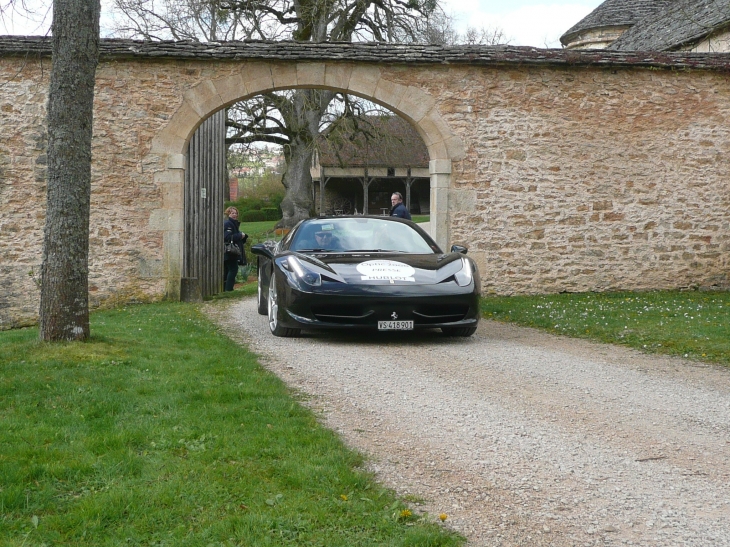 Tour Auto 2014 au château Bussy Rabutin -Ferrari 458 Italia - Bussy-le-Grand