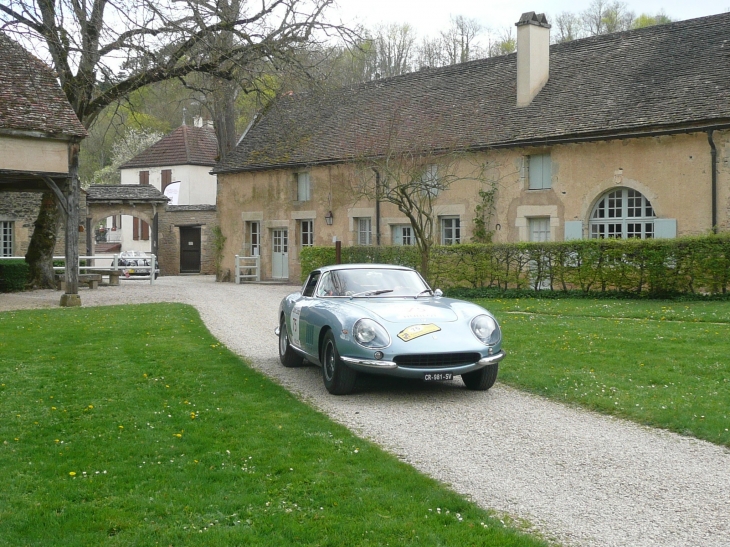 Tour Auto 2014 au château Bussy Rabutin -Ferrari 275 GTB - Bussy-le-Grand
