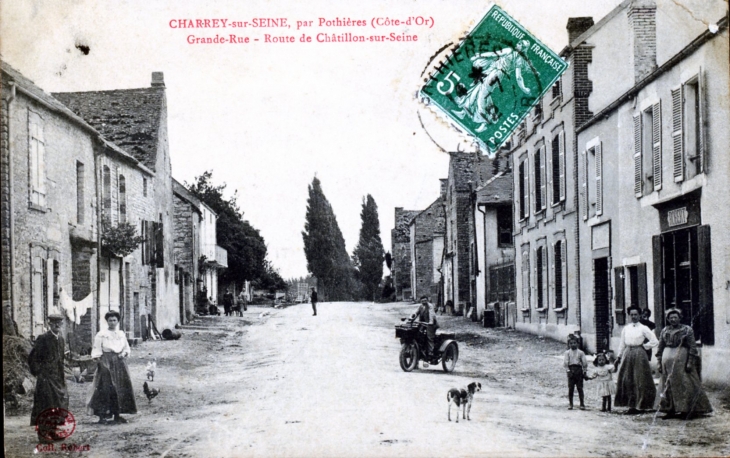 Grande Rue - Route de Châtillon sur Seine, vers 1912 (carte postale ancienne). - Charrey-sur-Seine