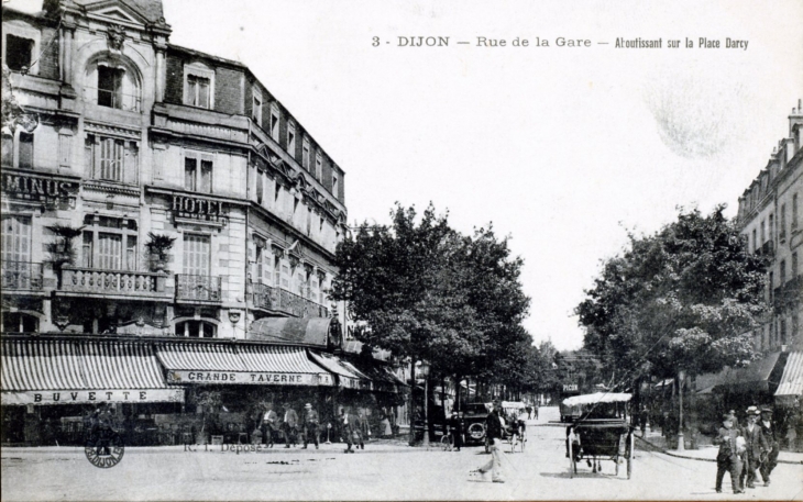 Rue de la Gare, vers 1915 (carte postale ancienne). - Dijon