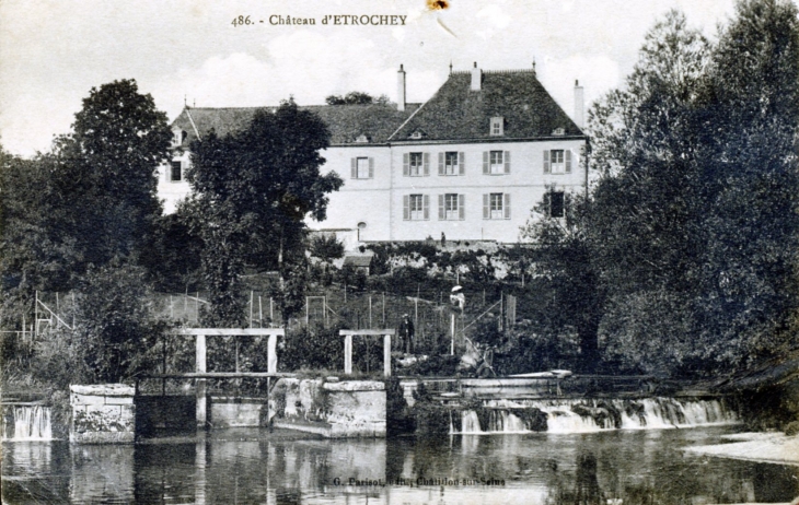 Le Château, vers 1915 (carte postale ancienne). - Étrochey