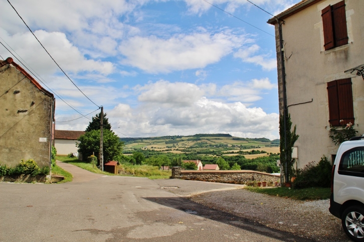 Le Village - Marcheseuil