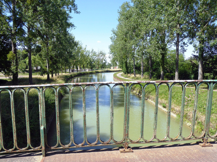 Le canal de Bourgogne - Marigny-le-Cahouët
