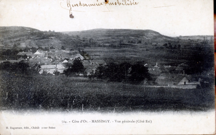 Vue générale,côté Est, vers 1915 (carte postale ancienne). - Massingy