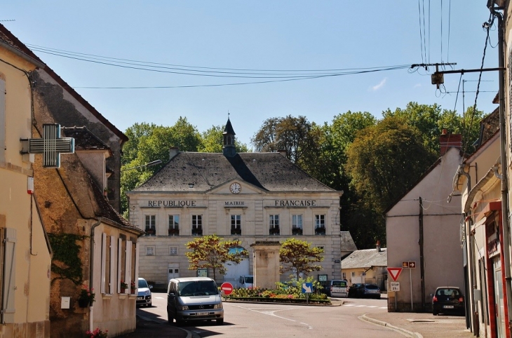 La Mairie - Châteauneuf-Val-de-Bargis
