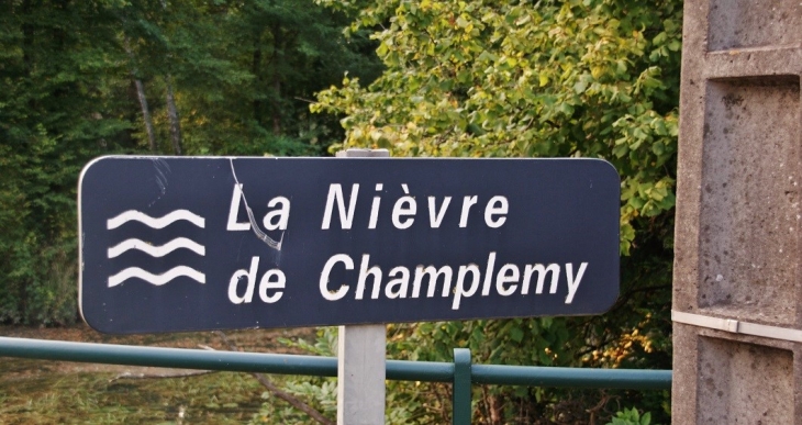 La Nièvre de Champlemy - Guérigny