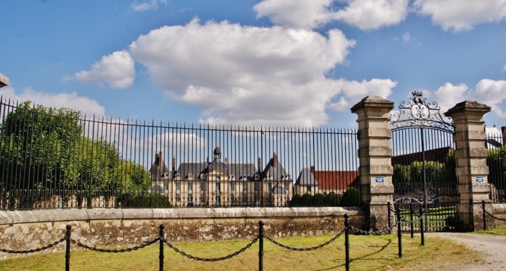 Le Château - Menou