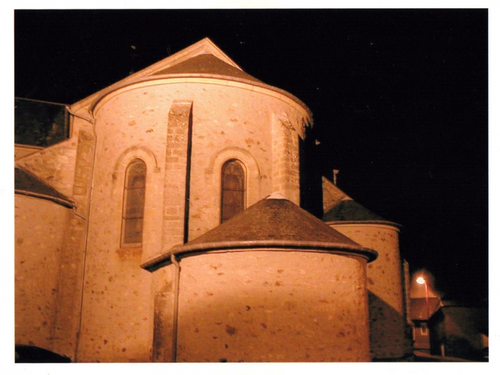 Saint-Péreuse, l'Église illuminée