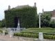 Photo précédente de Villiers-le-Sec le monument aux morts dans la verdure