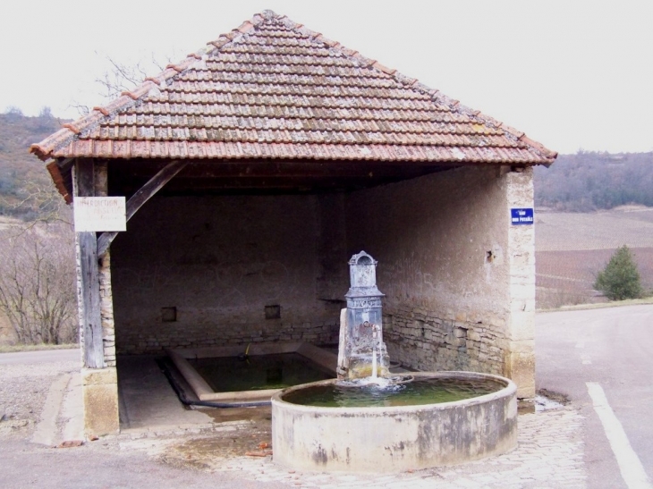 Fontaine lavoir de Bouzeron