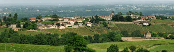 Le village vu de l'Ouest sur fond de vallée de Saône - Chaintré
