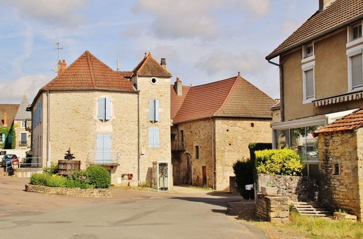 Le Village - Cheilly-lès-Maranges