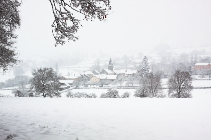Le village sous la neige - Donzy-le-National