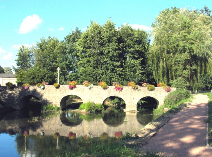 Le pont sur la Guye - Genouilly