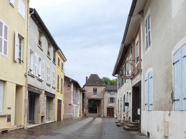 Vers une porte du village - Romenay