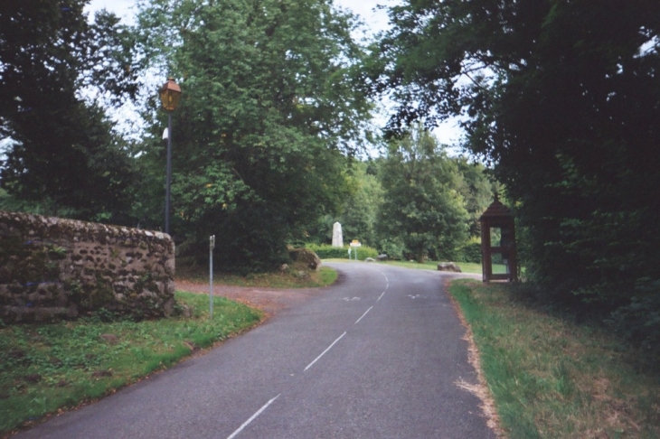 La route du bourg - Uchon