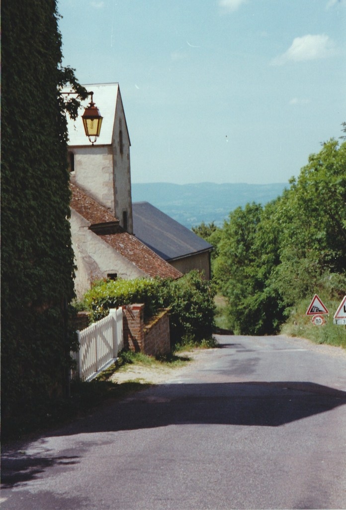 Le bourg et l'église d'UCHON