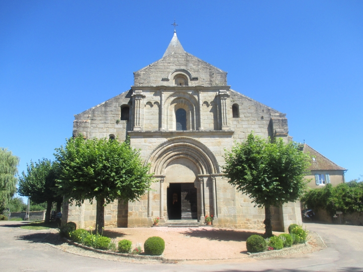 Notre très belle église romane Saint Pierre Aux Liens - Varenne-l'Arconce