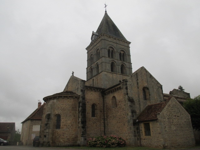 L'église de Varenne sous un autre angle - Varenne-l'Arconce