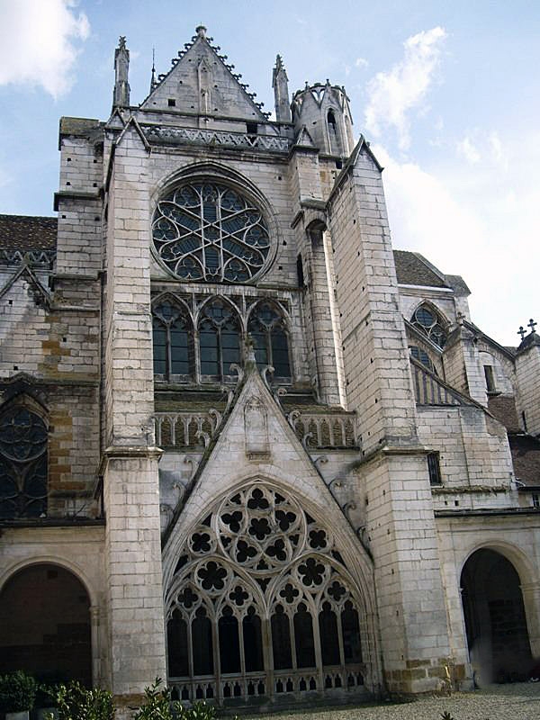 Façade de l'église abbatiale Saint germain - Auxerre