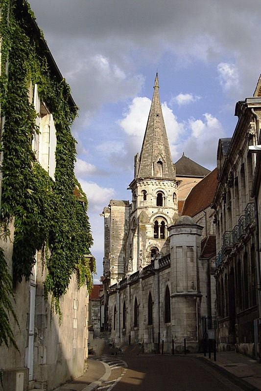 Derrière l'église Saint Eusèbe - Auxerre