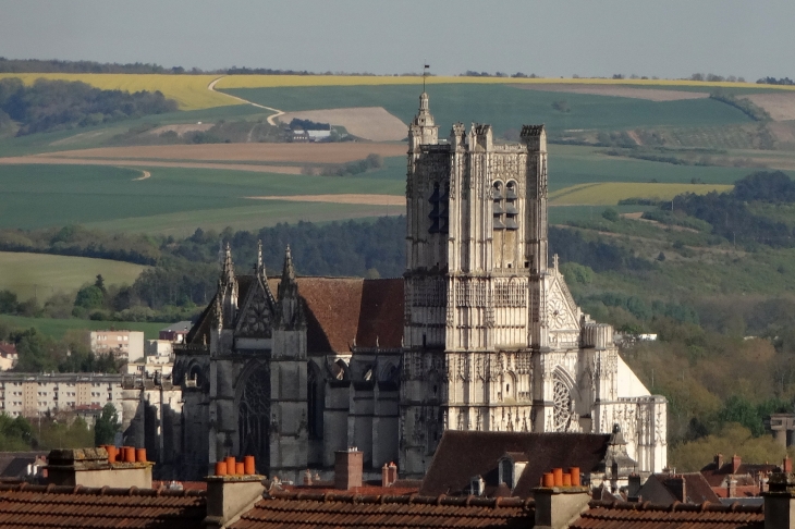 La cathédrale prise depuis l'Hôpital - Auxerre