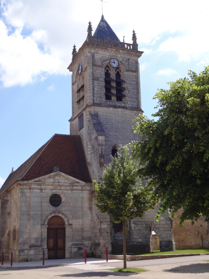 Remplace l'ancienne vue de l'église - Charentenay