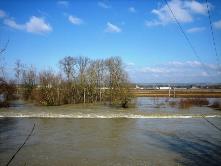 Inondations usine électrique - Cheny